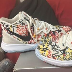 Kyrie Sue fresh basketball shoes